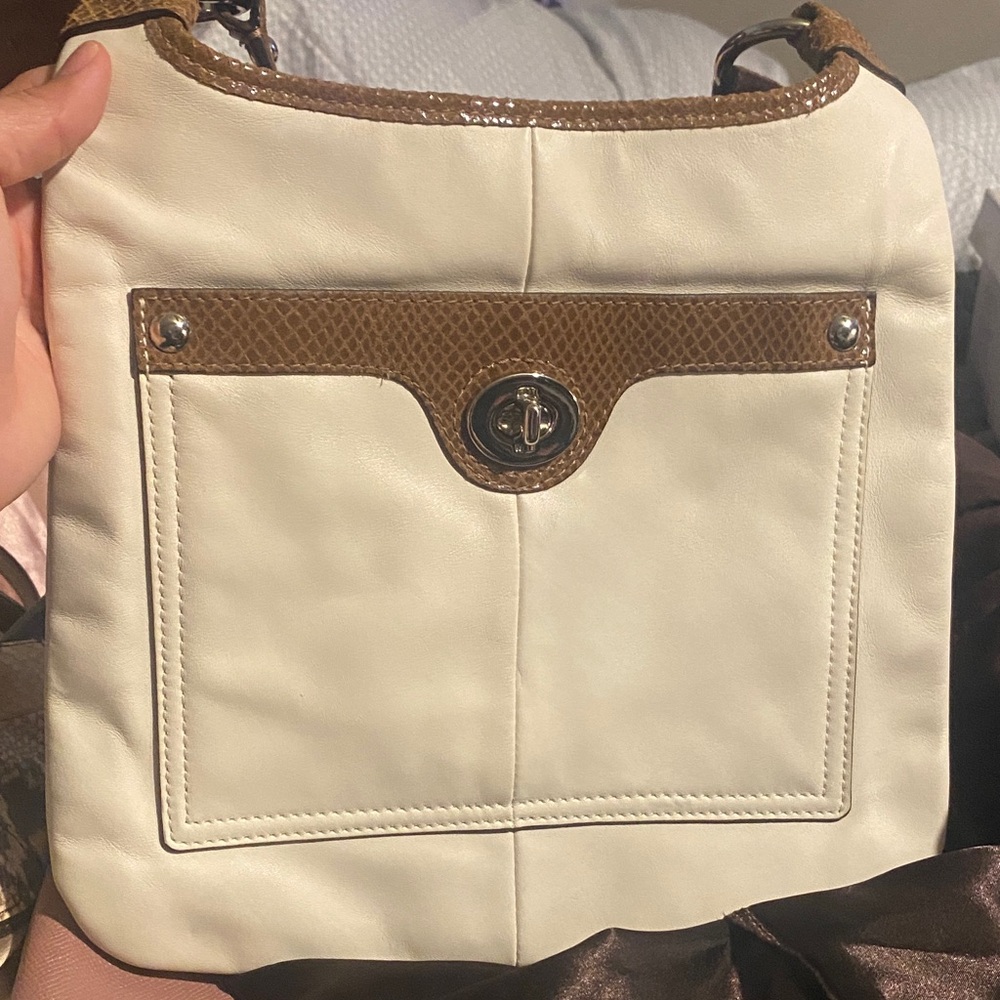 Coach bag tan/off white.